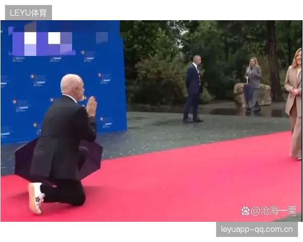 选手倒下后对方跪地祈祷